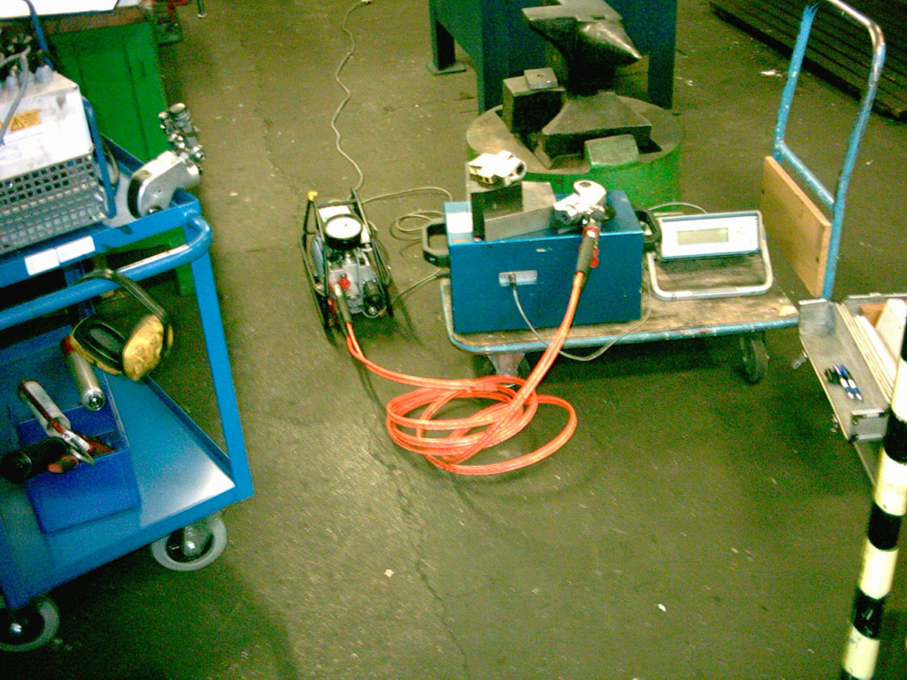 Hydraulikschrauberpr_fung_vor_Ort